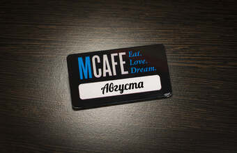 пластиковый бейдж с окном черного цвета